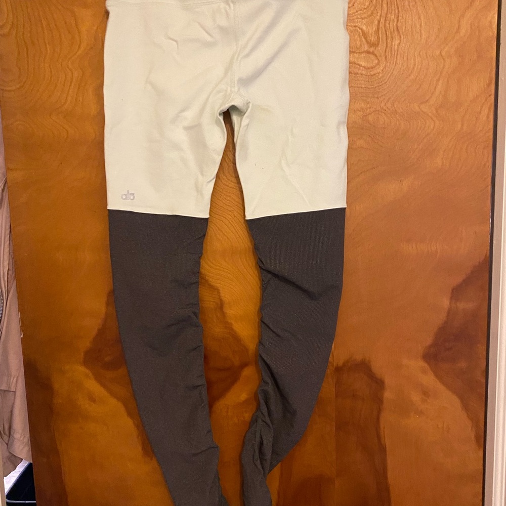 NWOT ALO Yoga goddess legging
